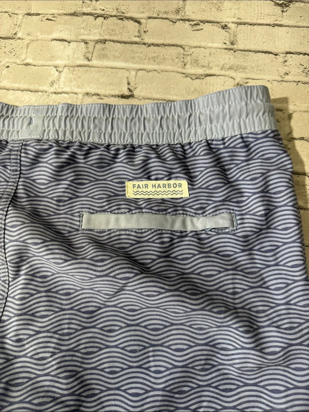 Fair Harbor mens XL blue bayberry waves stretch swim trunks EUC